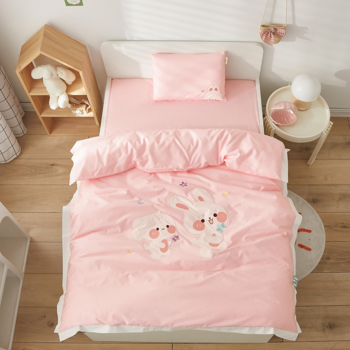 91家纺网 家纺一手货源 找家纺 荷马之梦 2026新款A类60s长绒棉绣花幼儿园套件-萌享系列 贝塔兔