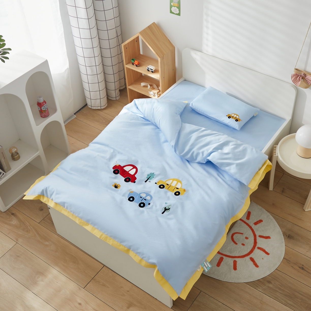 91家纺网 家纺一手货源 找家纺 荷马之梦 2026新款A类60s长绒棉绣花幼儿园套件-萌享系列 萌小车-蓝