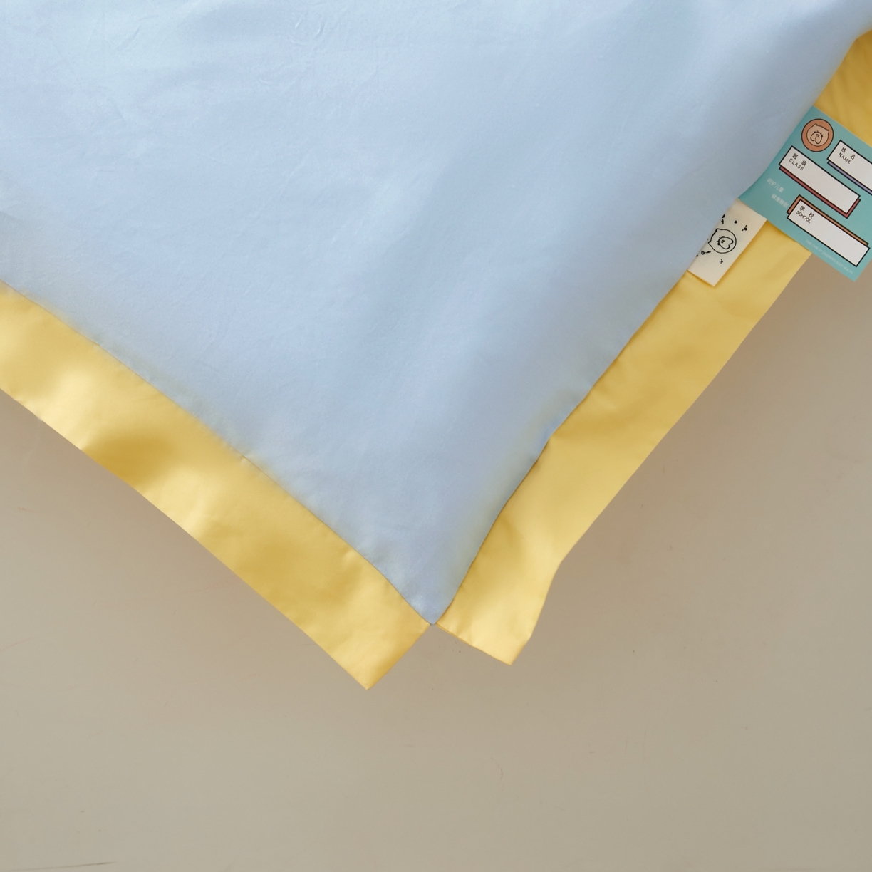 91家纺网 家纺一手货源 找家纺 荷马之梦 2026新款A类60s长绒棉绣花幼儿园套件-萌享系列 萌小车-蓝