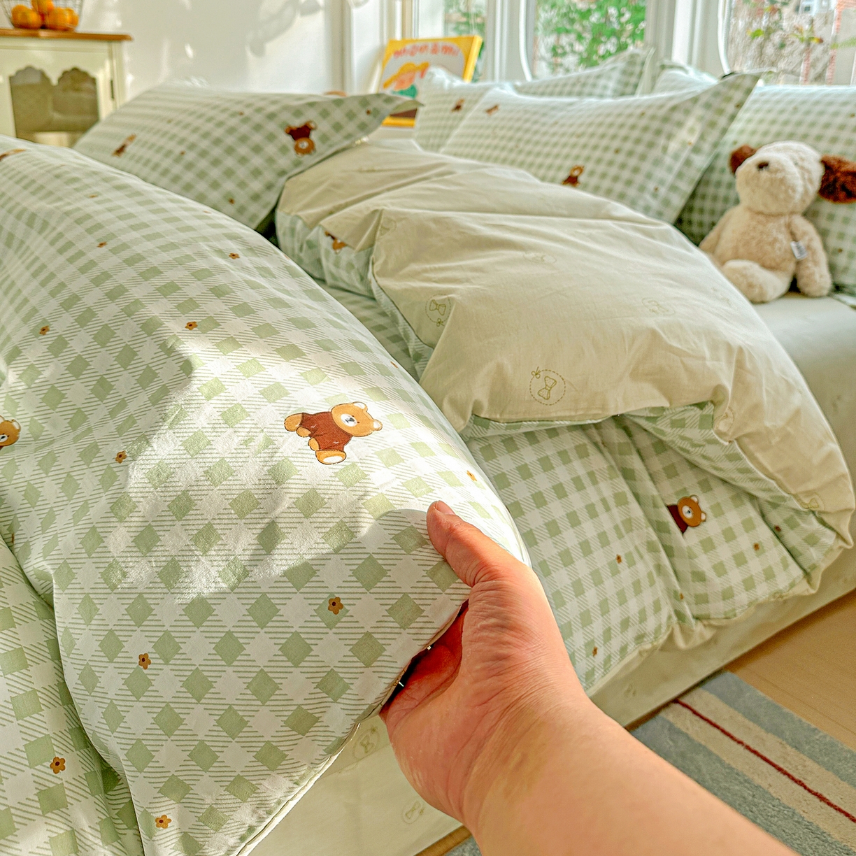 91家纺网 家纺一手货源 找家纺 佳汐蓝家纺 2026新款全棉纯棉加厚13376印花四件套 绿格小熊