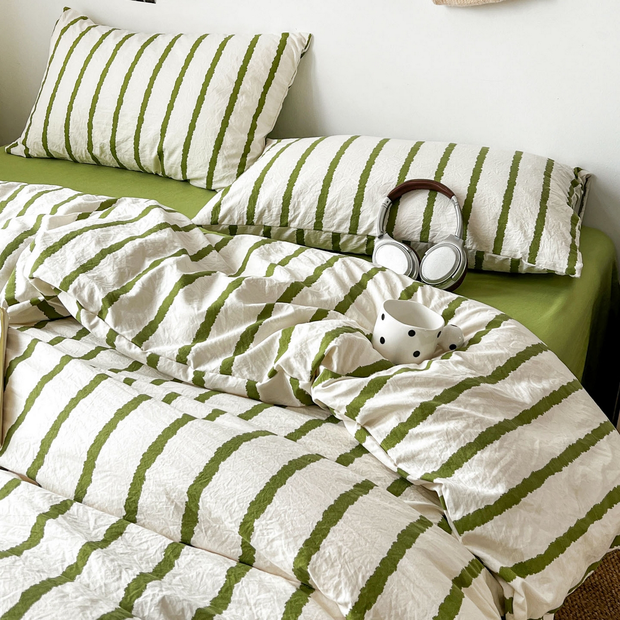 91家纺网 家纺一手货源 找家纺 逸林家纺《原希尔顿逸林》 2026新款简约印花古法水洗棉三件套拼色床单款学生三件套条纹被套单品三件套 墨染-绿