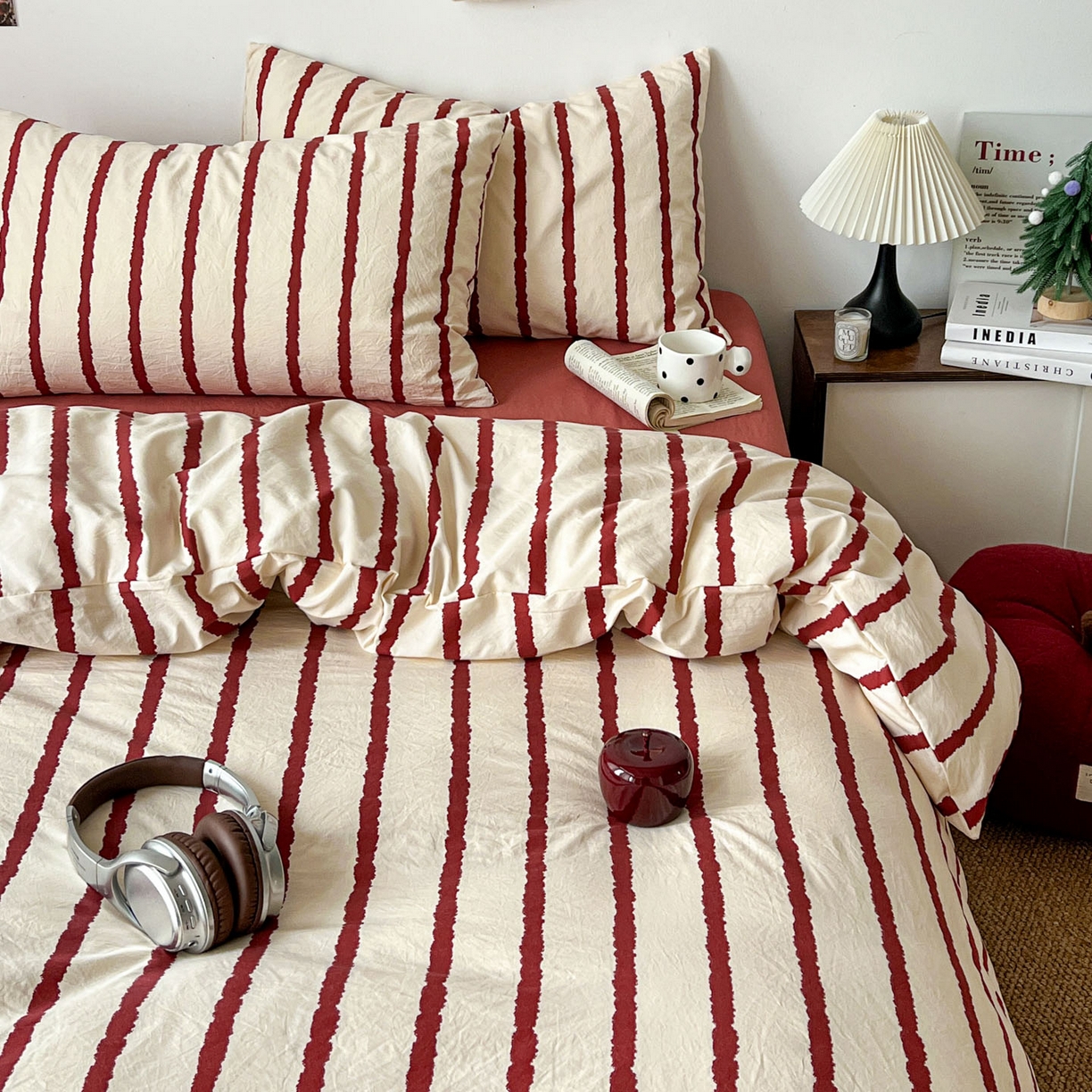 91家纺网 家纺一手货源 找家纺 逸林家纺《原希尔顿逸林》 2026新款简约印花古法水洗棉三件套拼色床单款学生三件套条纹被套单品三件套 墨染-红