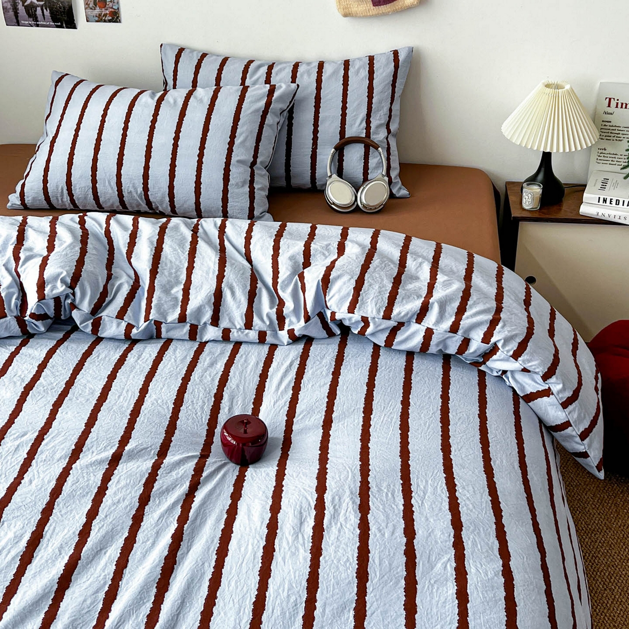 91家纺网 家纺一手货源 找家纺 逸林家纺《原希尔顿逸林》 2026新款简约印花古法水洗棉三件套拼色床单款学生三件套条纹被套单品三件套 墨染-蓝