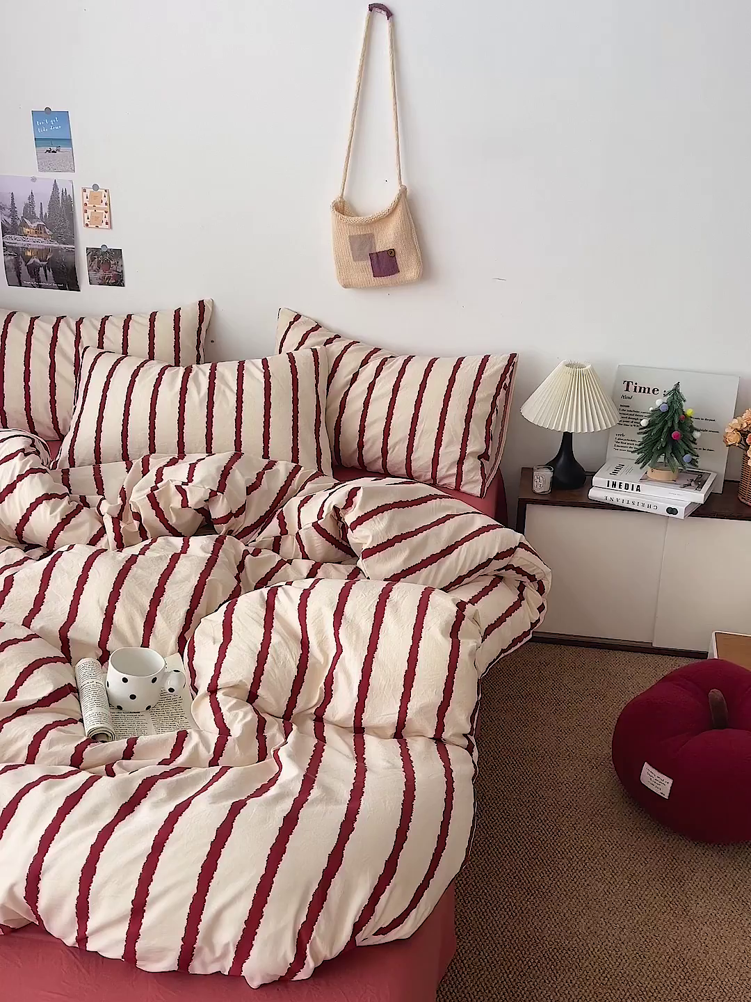 91家纺网 家纺一手货源 找家纺 逸林家纺《原希尔顿逸林》 2026新款简约印花古法水洗棉三件套拼色床单款学生三件套条纹被套单品三件套 墨染-红