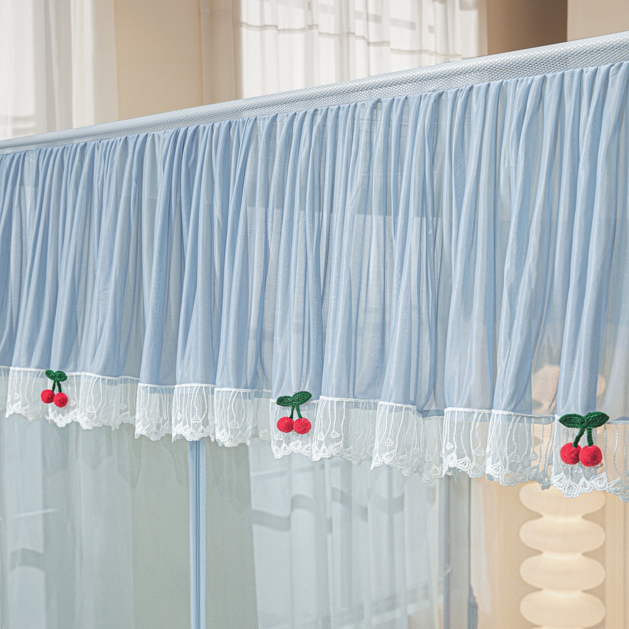 91家纺网 家纺一手货源 找家纺 （总）雪姿家纺 2026新款T+U型刺绣花边床笠回底款三开门外穿坐床蚊帐-坐床樱桃