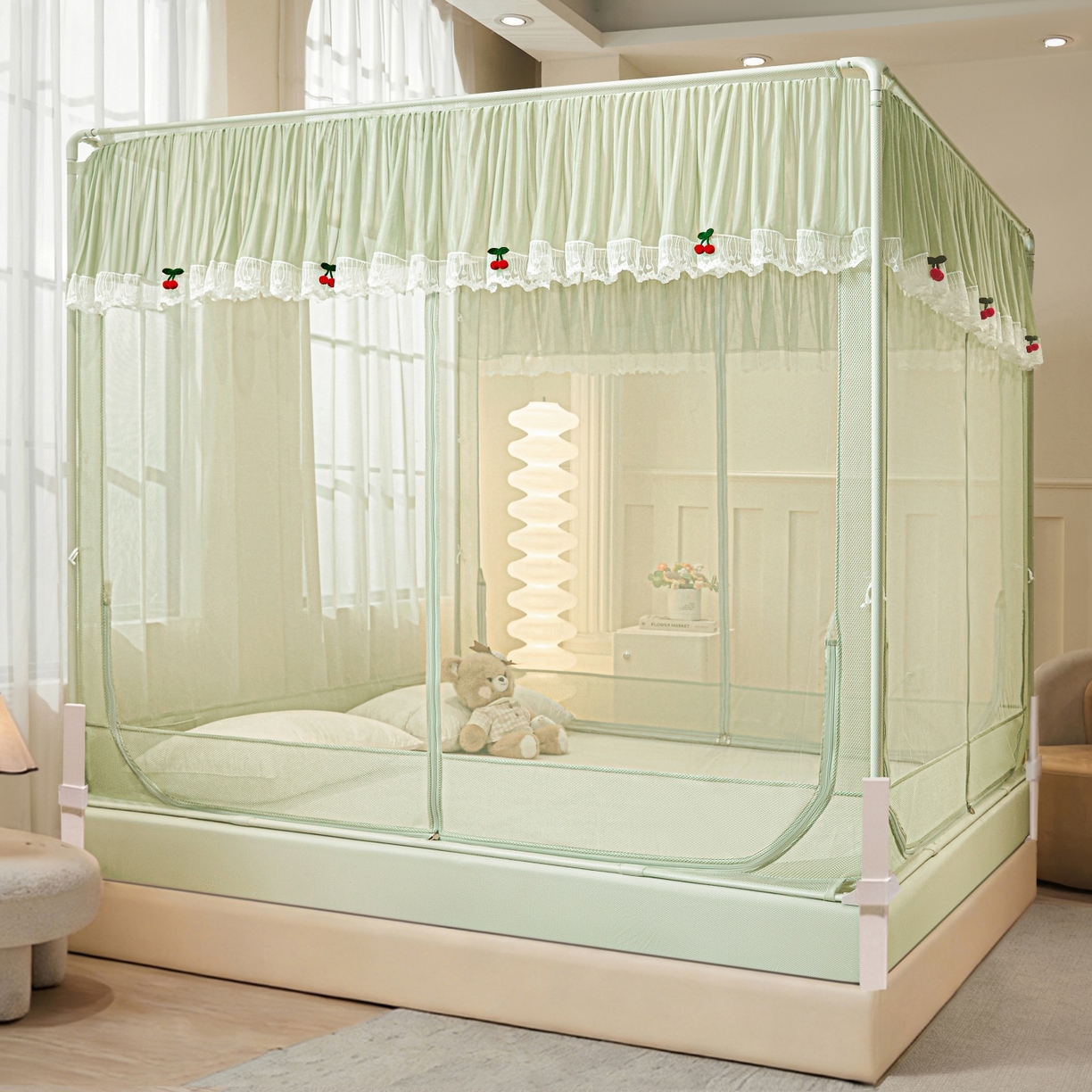 91家纺网 家纺一手货源 找家纺 雪姿家纺 2026新款T+U型刺绣花边床笠回底款三开门外穿坐床蚊帐-坐床樱桃 刺绣花边樱桃-清爽茶绿