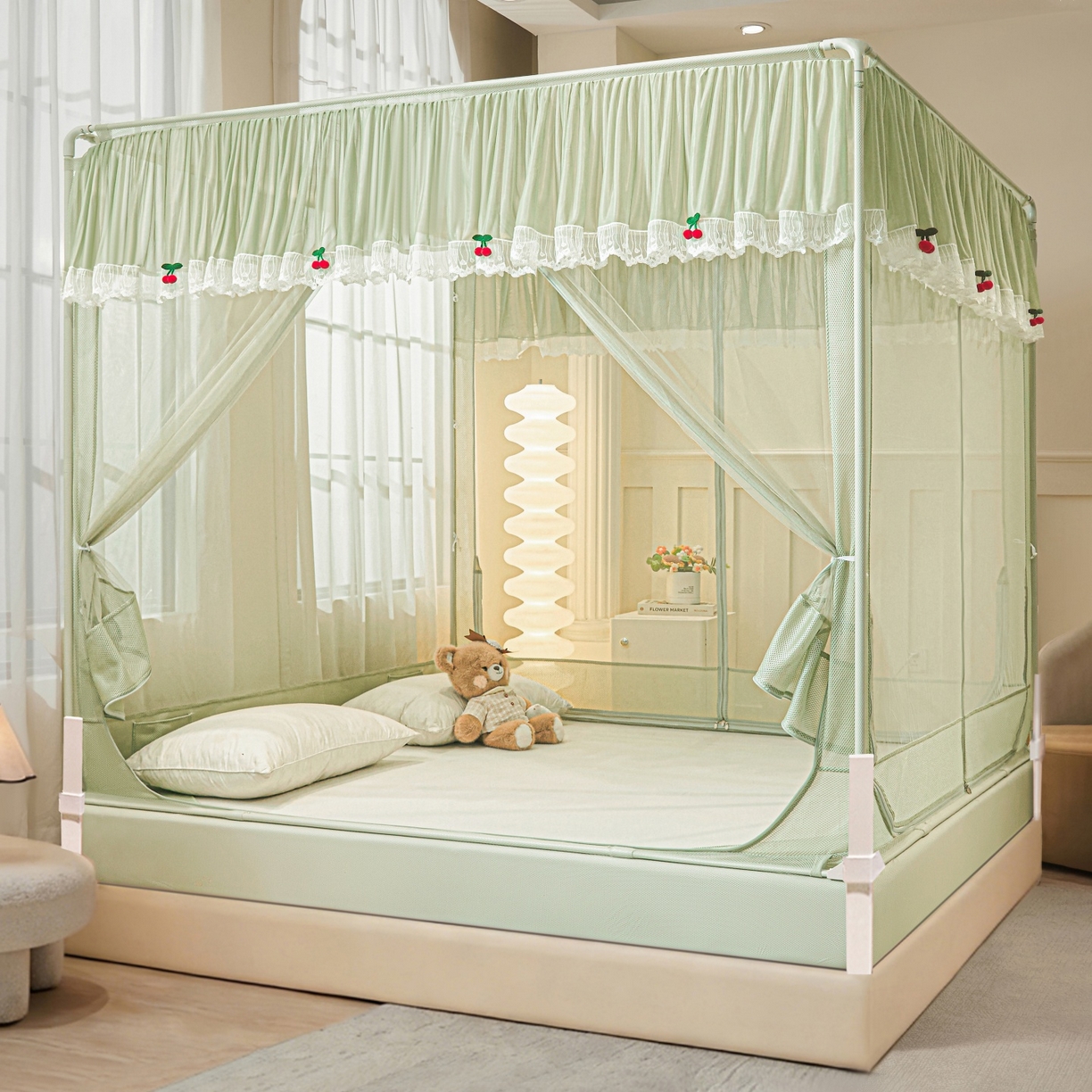 91家纺网 家纺一手货源 找家纺 雪姿家纺 2026新款T+U型刺绣花边床笠回底款三开门外穿坐床蚊帐-坐床樱桃 刺绣花边樱桃-清爽茶绿