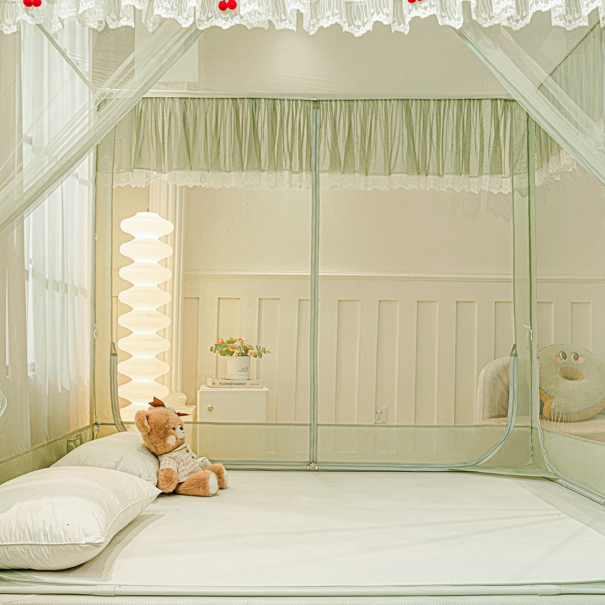 91家纺网 家纺一手货源 找家纺 雪姿家纺 2026新款T+U型刺绣花边床笠回底款三开门外穿坐床蚊帐-坐床樱桃 刺绣花边樱桃-清爽茶绿