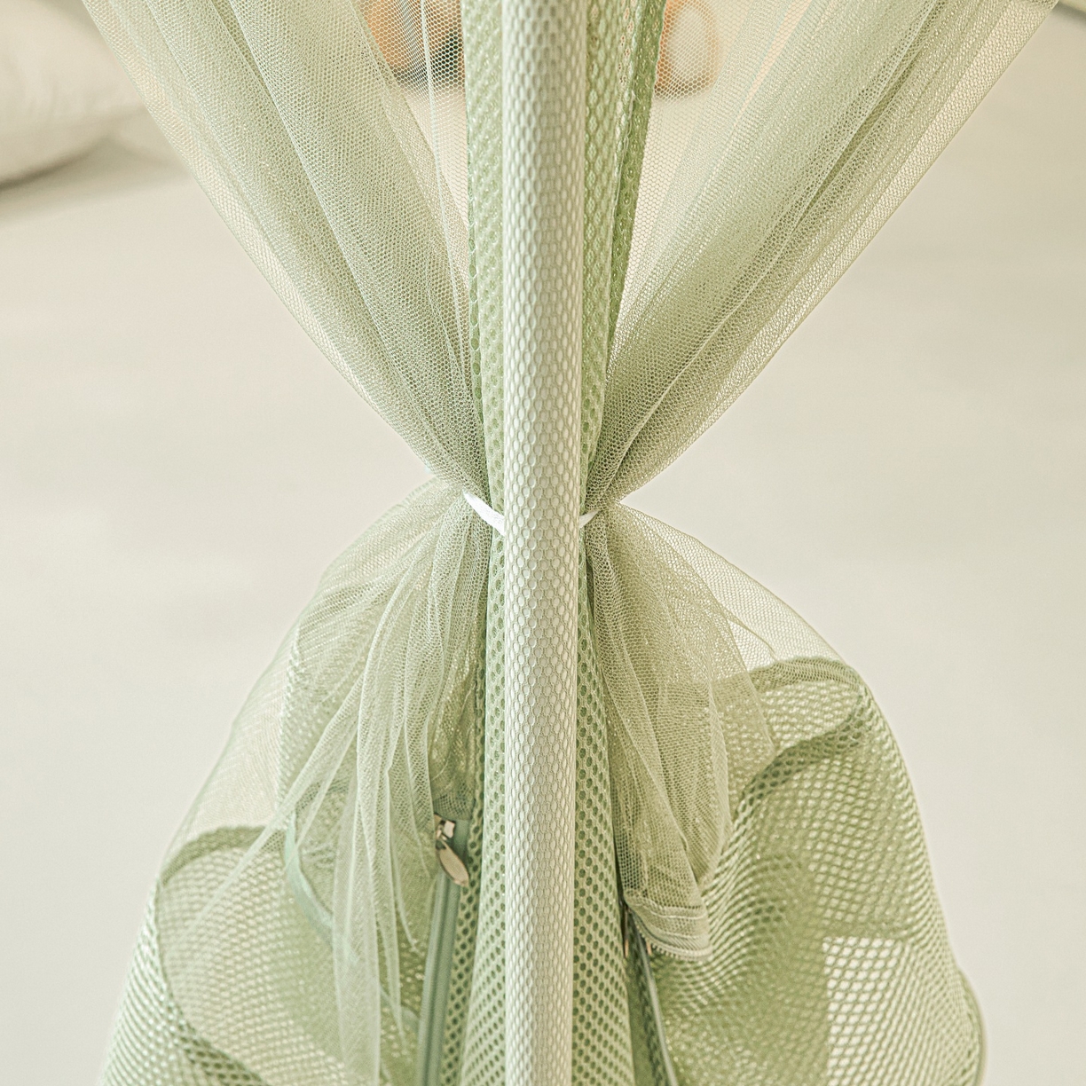 91家纺网 家纺一手货源 找家纺 雪姿家纺 2026新款T+U型刺绣花边床笠回底款三开门外穿坐床蚊帐-坐床樱桃 刺绣花边樱桃-清爽茶绿