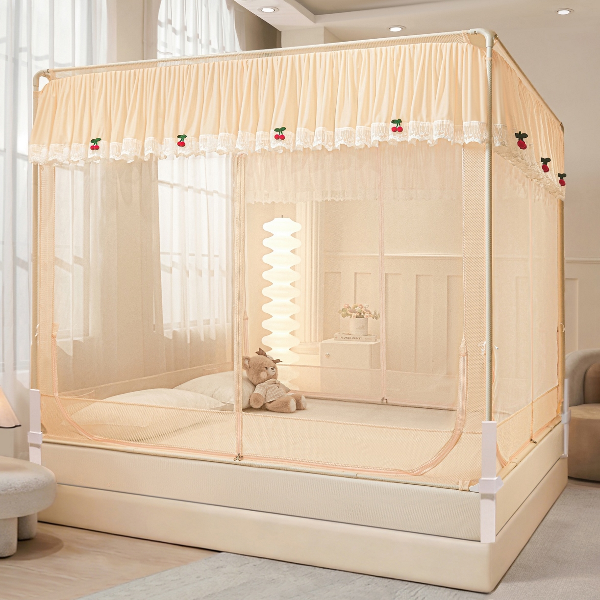 91家纺网 家纺一手货源 找家纺 雪姿家纺 2026新款T+U型刺绣花边床笠回底款三开门外穿坐床蚊帐-坐床樱桃 刺绣花边樱桃-温柔杏色