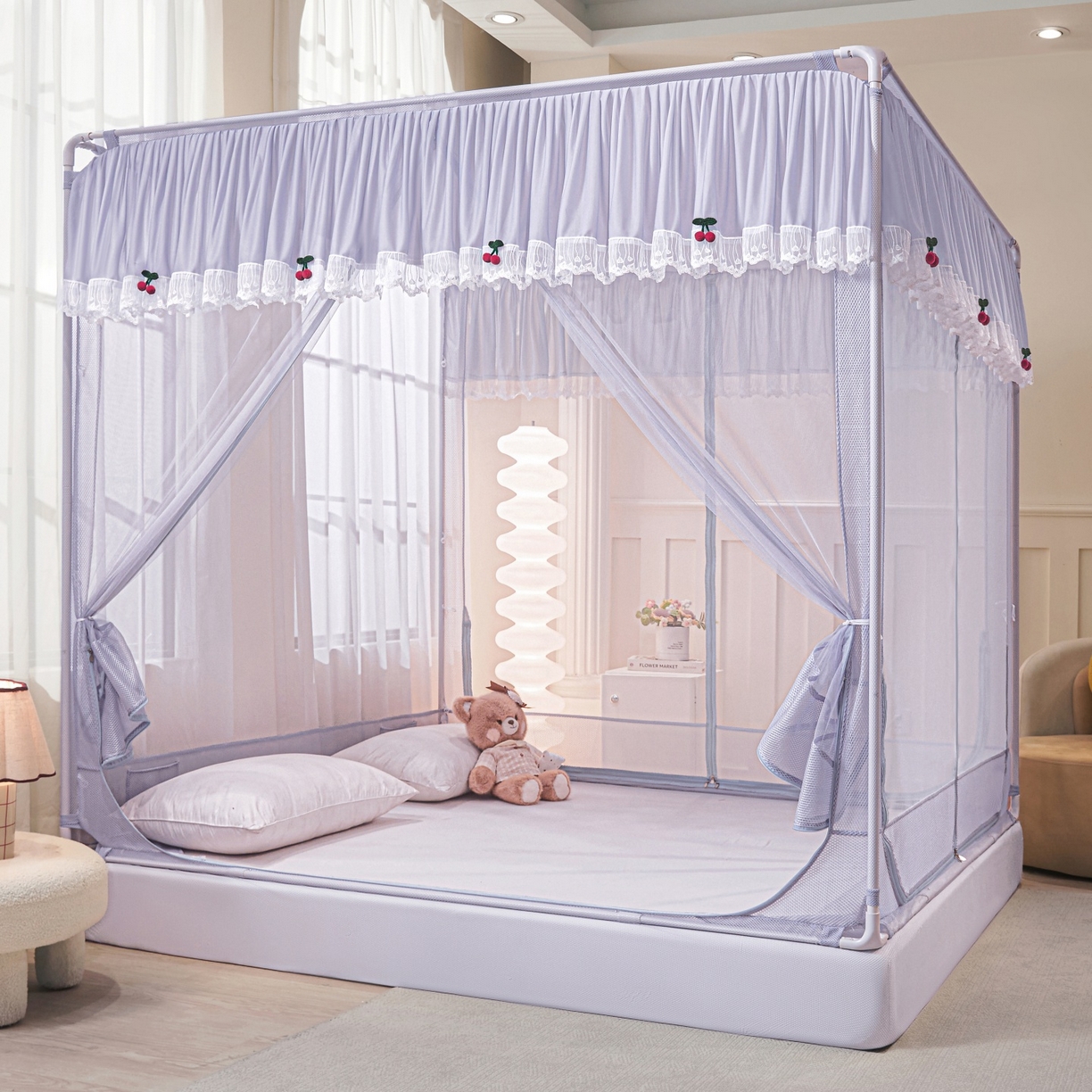 91家纺网 家纺一手货源 找家纺 雪姿家纺 2026新款T+U型刺绣花边床笠回底款三开门外穿坐床蚊帐-坐床樱桃 刺绣花边樱桃-烟岚紫灰