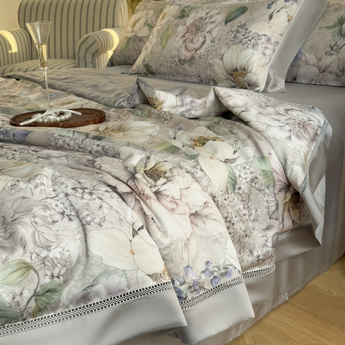 91家纺网 家纺一手货源 找家纺 娇逸家居 2026新款60s天丝数码印花夏被夏凉被空调被四件套 浮漫-灰