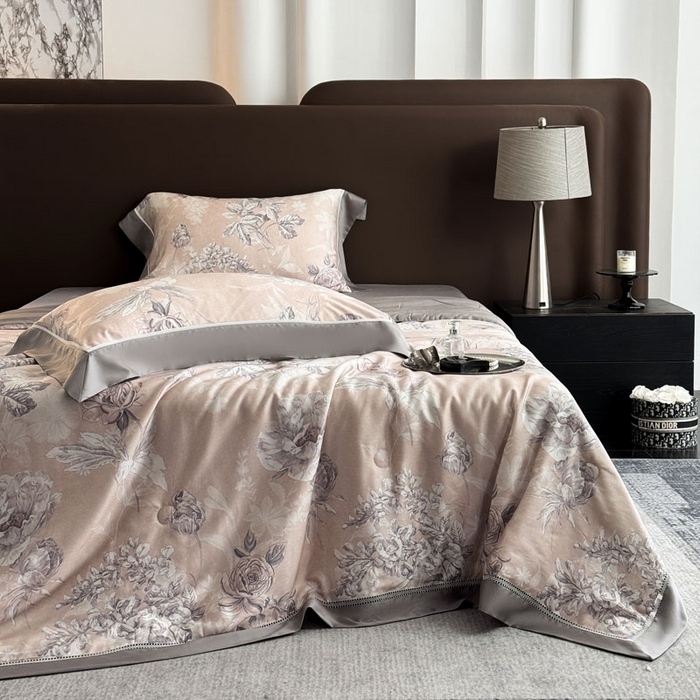 91家纺网 家纺一手货源 找家纺 娇逸家居 2026新款60s天丝数码印花夏被夏凉被空调被四件套 观澜-粉