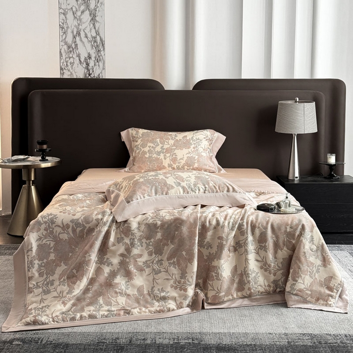 91家纺网 家纺一手货源 找家纺 娇逸家居 2026新款60s天丝数码印花夏被夏凉被空调被四件套 龄茵