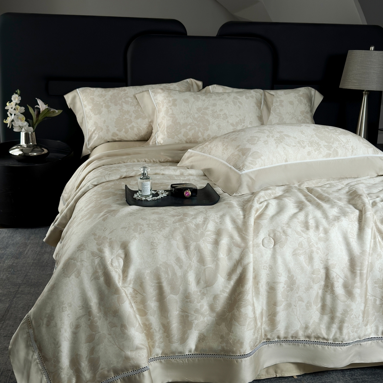 91家纺网 家纺一手货源 找家纺 娇逸家居 2026新款60s天丝数码印花夏被夏凉被空调被四件套 骆雪