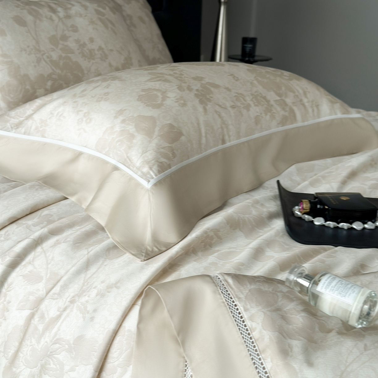 91家纺网 家纺一手货源 找家纺 娇逸家居 2026新款60s天丝数码印花夏被夏凉被空调被四件套 骆雪