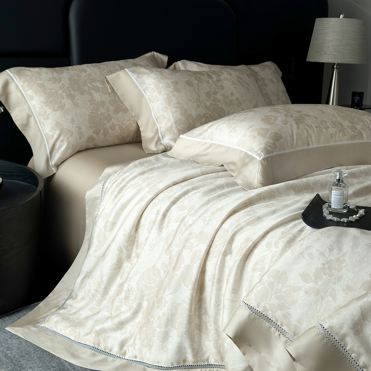 91家纺网 家纺一手货源 找家纺 娇逸家居 2026新款60s天丝数码印花夏被夏凉被空调被四件套 骆雪