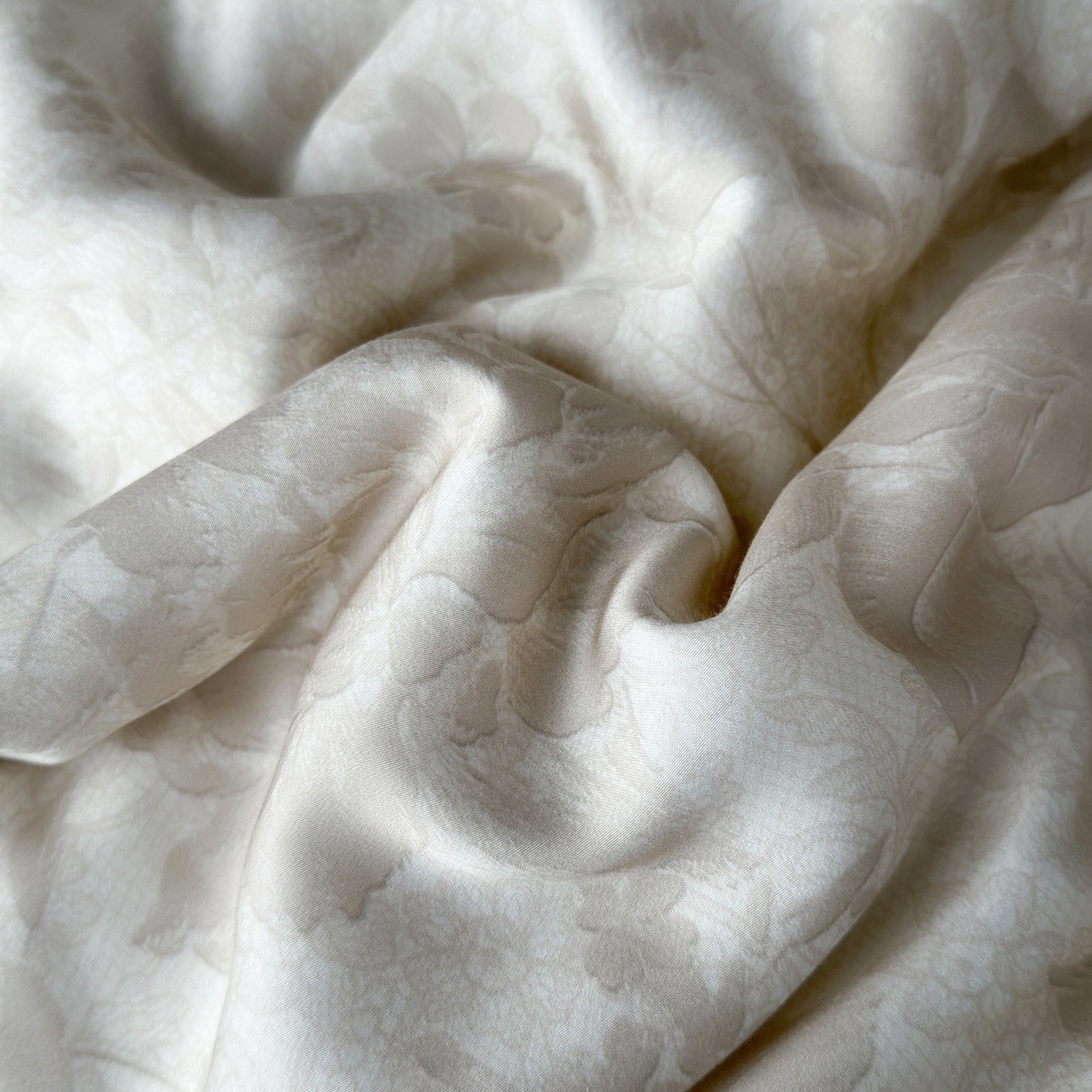 91家纺网 家纺一手货源 找家纺 娇逸家居 2026新款60s天丝数码印花夏被夏凉被空调被四件套 骆雪