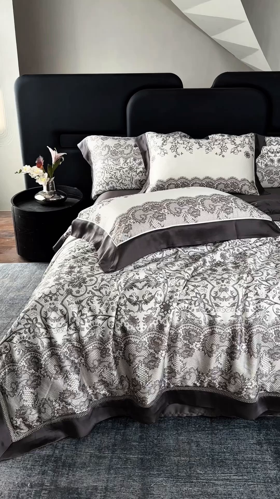 91家纺网 家纺一手货源 找家纺 娇逸家居 2026新款60s天丝数码印花夏被夏凉被空调被四件套 迷颖-咖