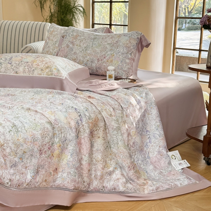 91家纺网 家纺一手货源 找家纺 娇逸家居 2026新款60s天丝数码印花夏被夏凉被空调被四件套 妙颜-粉