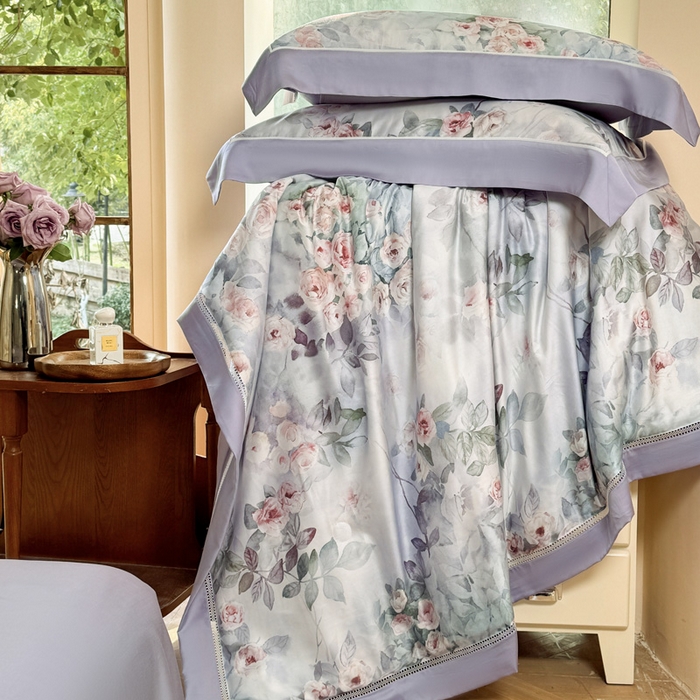 91家纺网 家纺一手货源 找家纺 娇逸家居 2026新款60s天丝数码印花夏被夏凉被空调被四件套 莫奈花园-紫