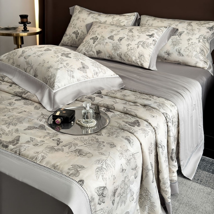 91家纺网 家纺一手货源 找家纺 娇逸家居 2026新款60s天丝数码印花夏被夏凉被空调被四件套 琦蝶