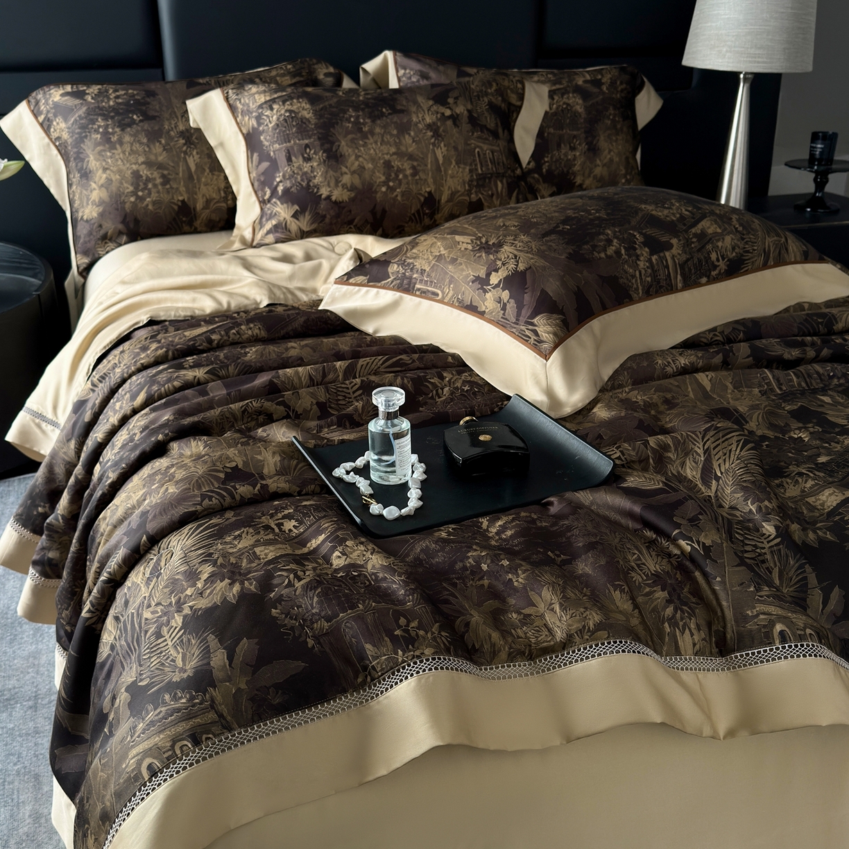 91家纺网 家纺一手货源 找家纺 娇逸家居 2026新款60s天丝数码印花夏被夏凉被空调被四件套 夜阑