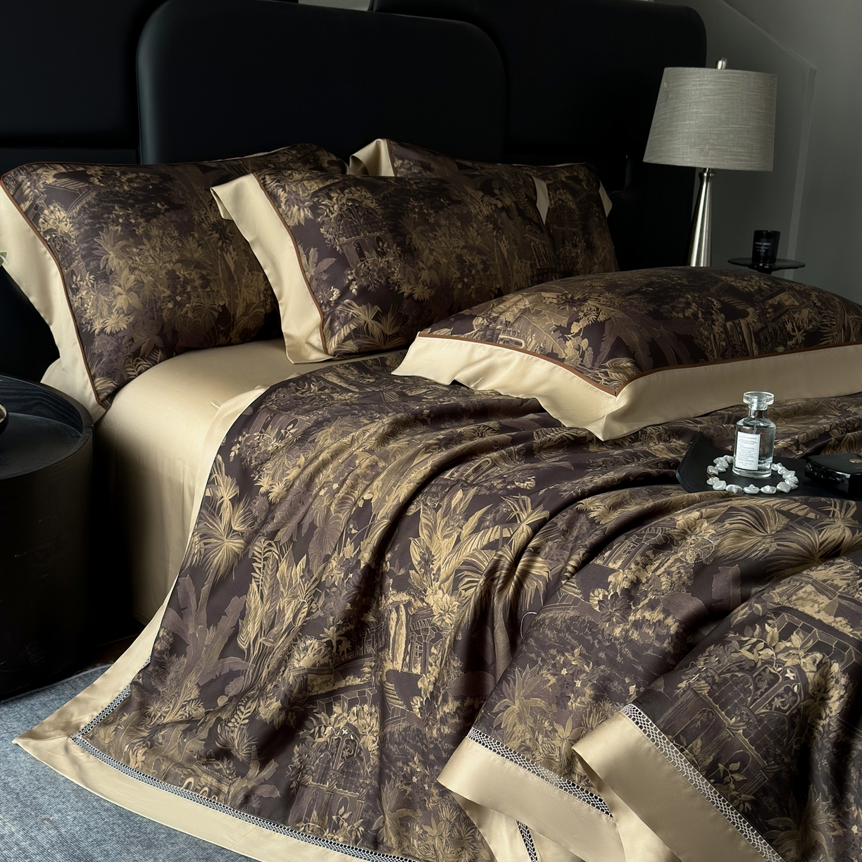 91家纺网 家纺一手货源 找家纺 娇逸家居 2026新款60s天丝数码印花夏被夏凉被空调被四件套 夜阑