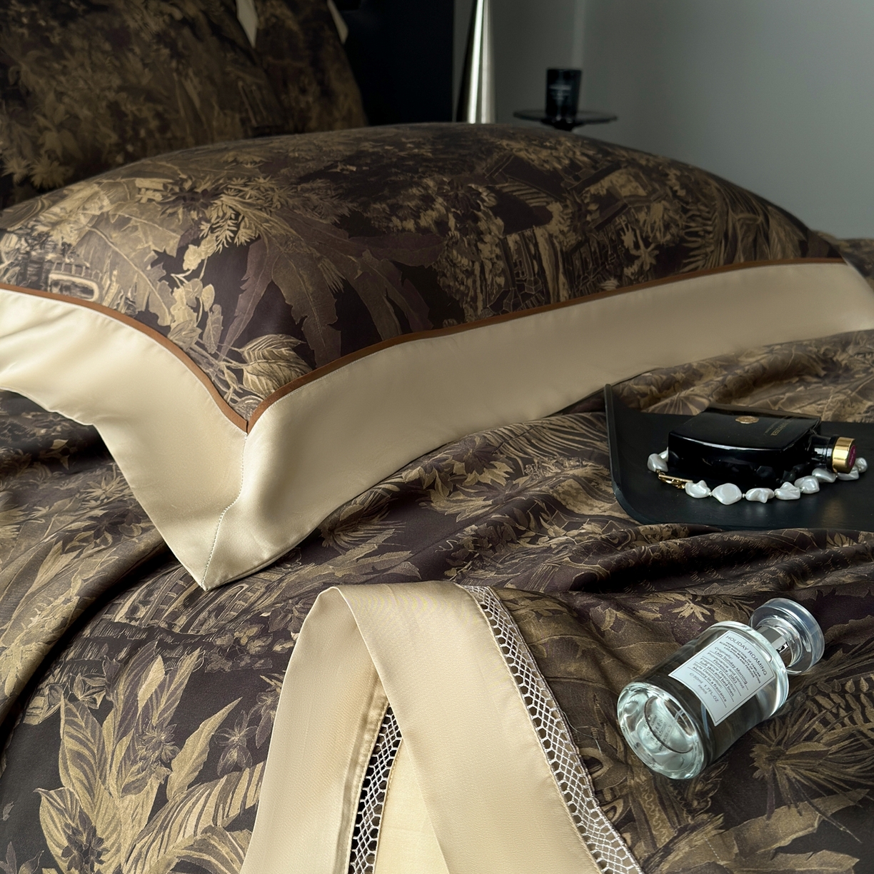 91家纺网 家纺一手货源 找家纺 娇逸家居 2026新款60s天丝数码印花夏被夏凉被空调被四件套 夜阑