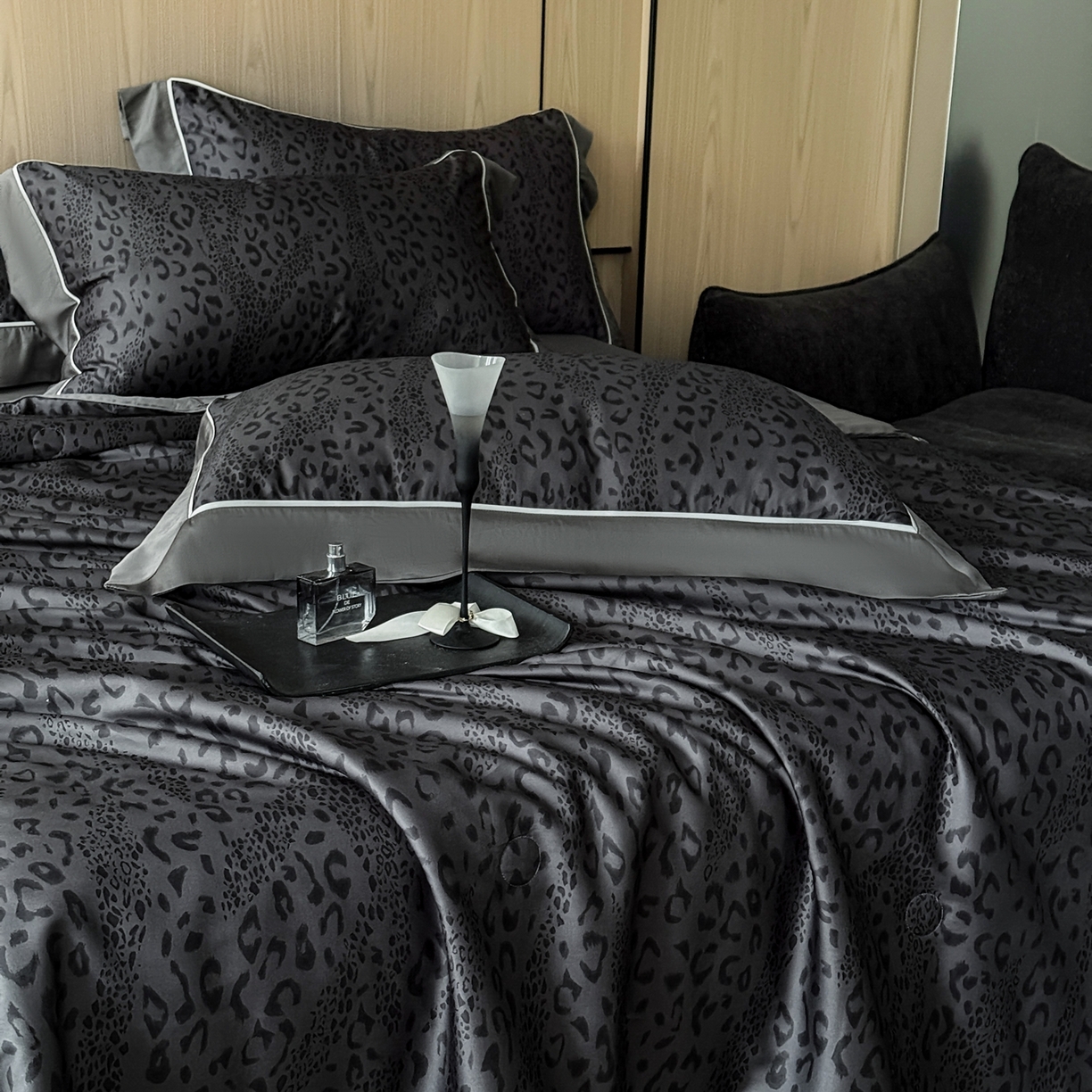 91家纺网 家纺一手货源 找家纺 娇逸家居 2026新款60s天丝数码印花夏被夏凉被空调被四件套 苍岭