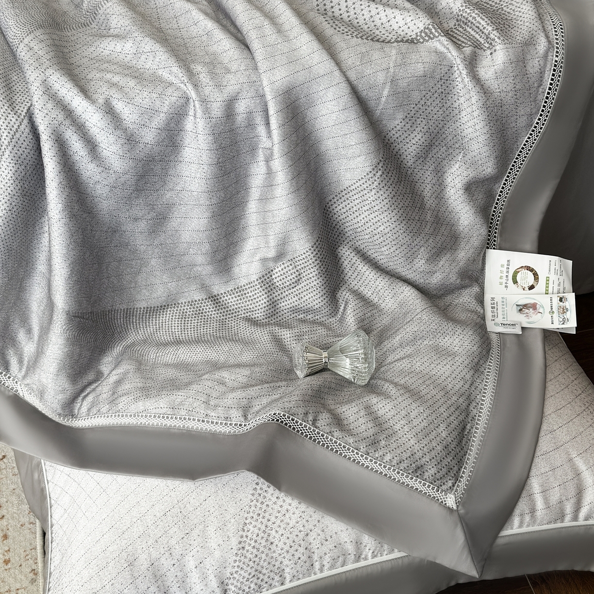 91家纺网 家纺一手货源 找家纺 娇逸家居 2026新款60s天丝数码印花夏被夏凉被空调被四件套 幻影