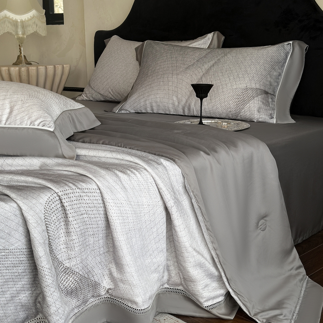 91家纺网 家纺一手货源 找家纺 娇逸家居 2026新款60s天丝数码印花夏被夏凉被空调被四件套 幻影