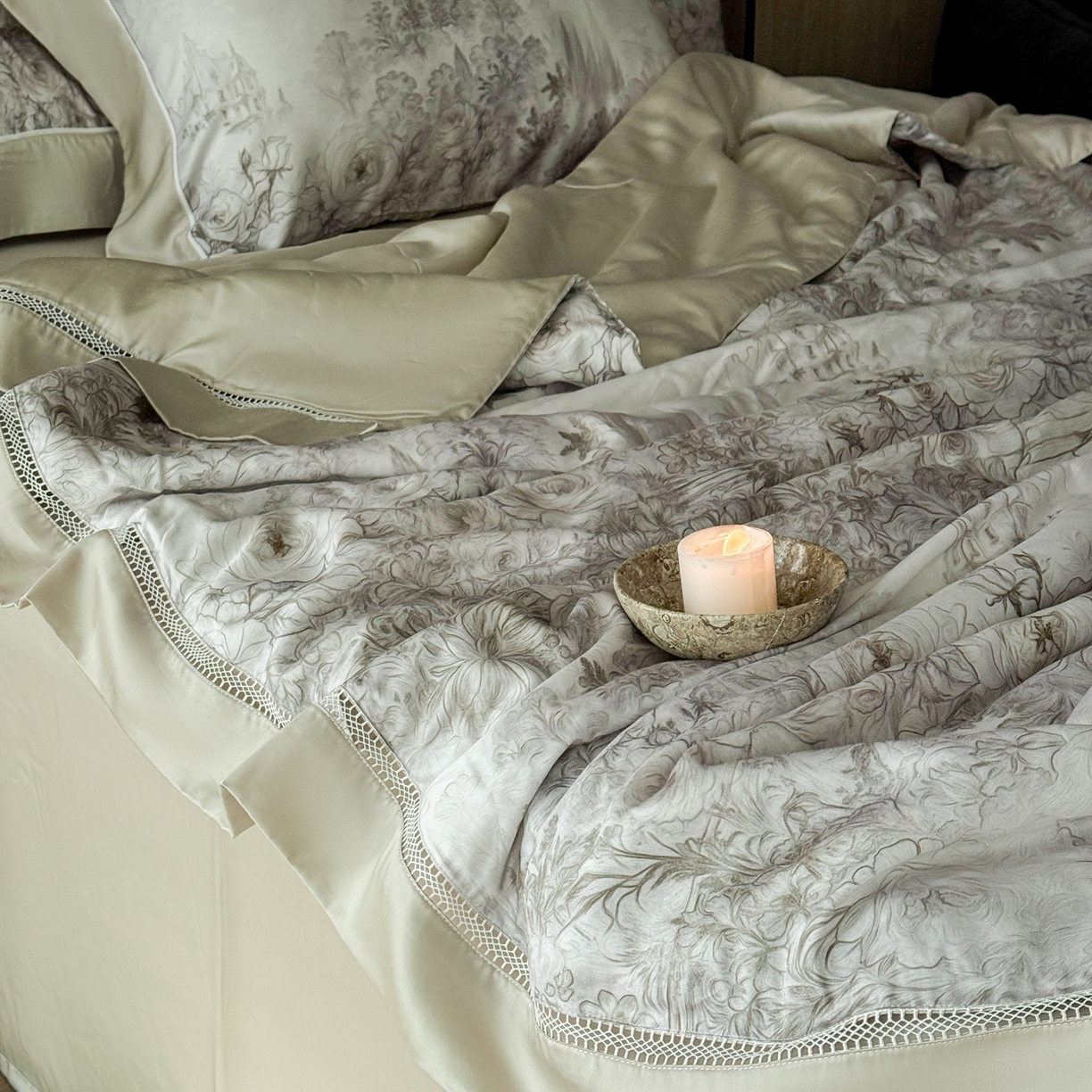 91家纺网 家纺一手货源 找家纺 娇逸家居 2026新款60s天丝数码印花夏被夏凉被空调被四件套 镜里