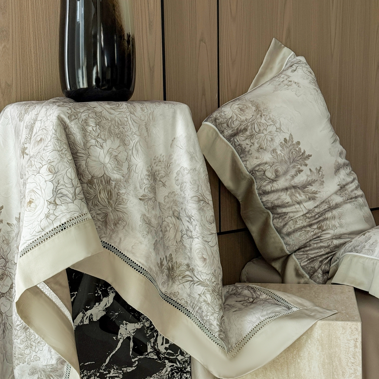 91家纺网 家纺一手货源 找家纺 娇逸家居 2026新款60s天丝数码印花夏被夏凉被空调被四件套 镜里