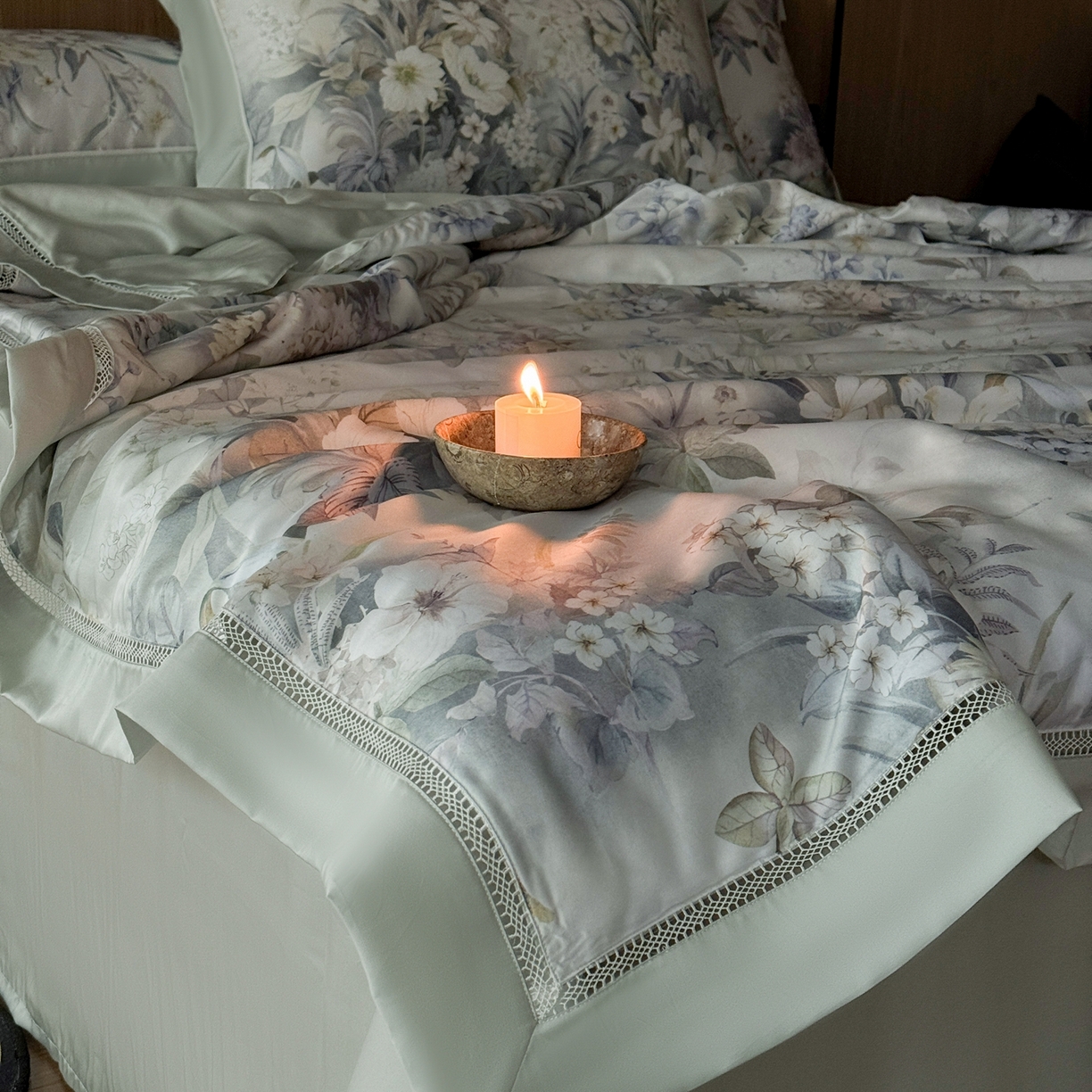 91家纺网 家纺一手货源 找家纺 娇逸家居 2026新款60s天丝数码印花夏被夏凉被空调被四件套 觅光