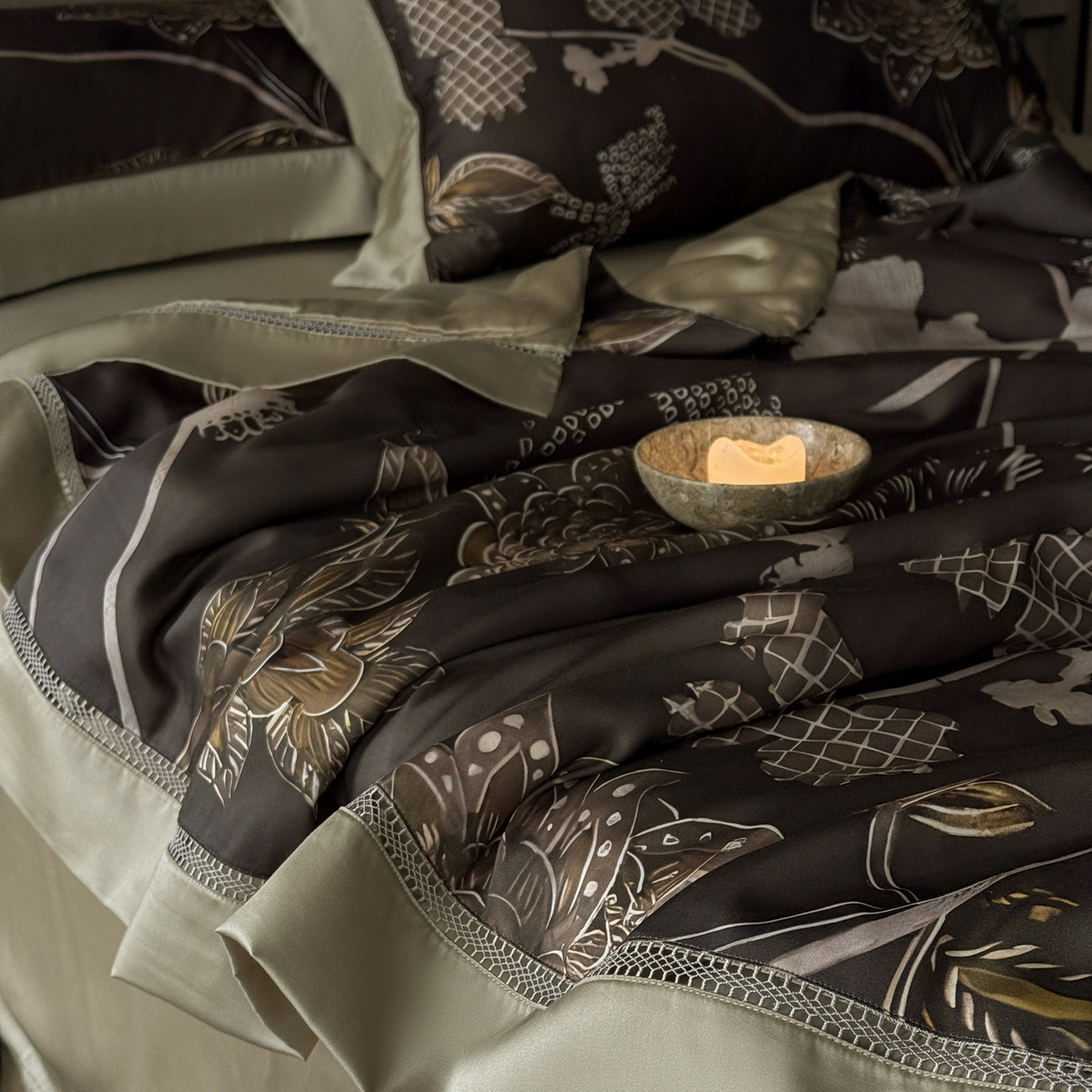 91家纺网 家纺一手货源 找家纺 娇逸家居 2026新款60s天丝数码印花夏被夏凉被空调被四件套 霓落