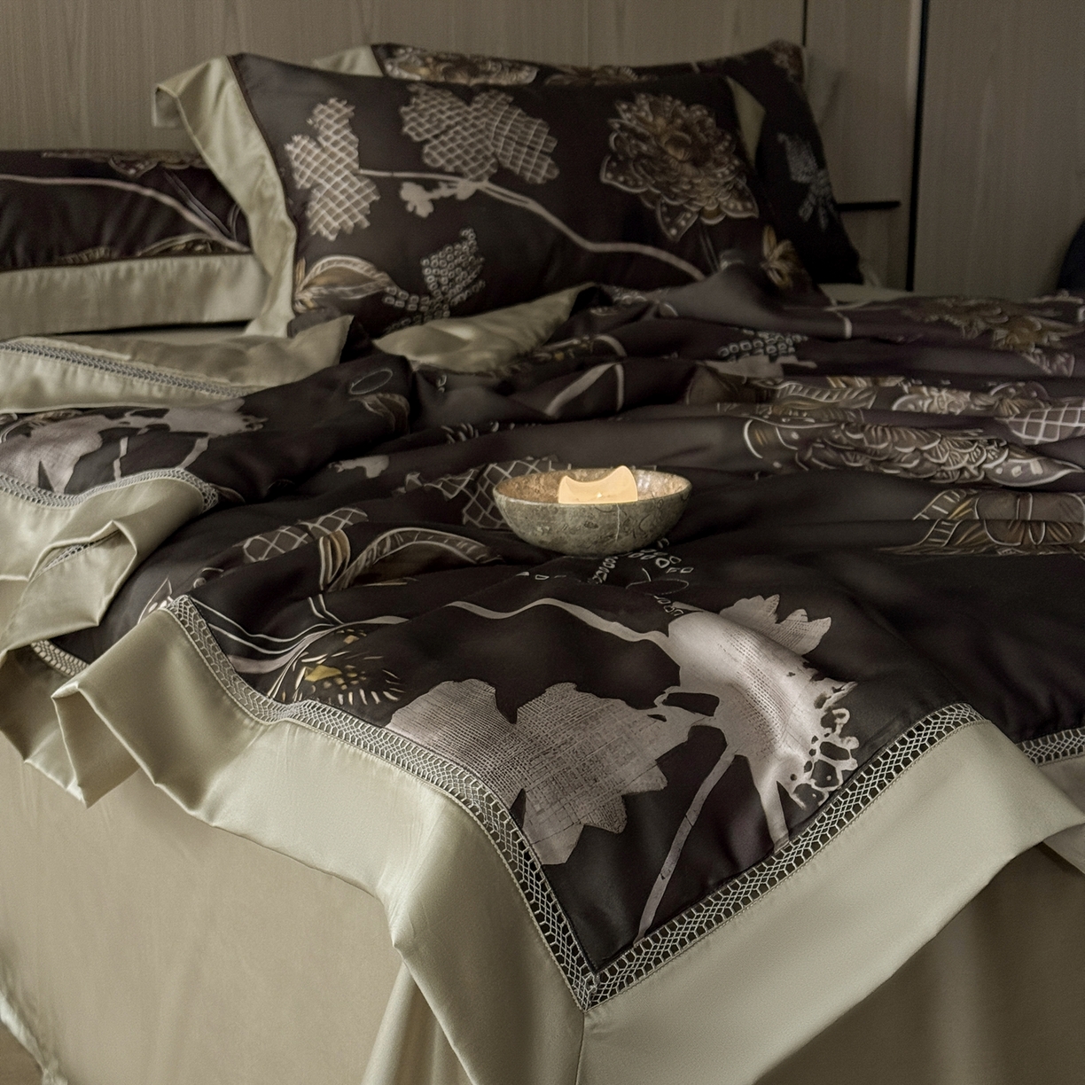 91家纺网 家纺一手货源 找家纺 娇逸家居 2026新款60s天丝数码印花夏被夏凉被空调被四件套 霓落