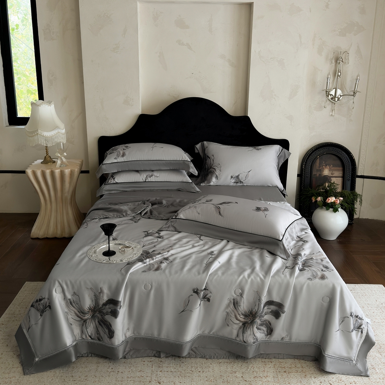 91家纺网 家纺一手货源 找家纺 娇逸家居 2026新款60s天丝数码印花夏被夏凉被空调被四件套 疏影