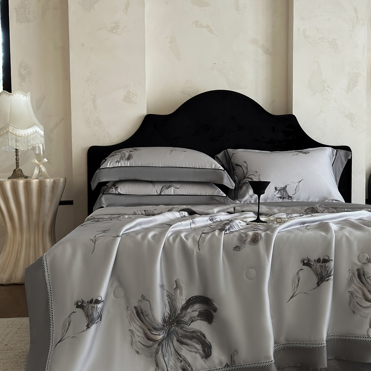 91家纺网 家纺一手货源 找家纺 娇逸家居 2026新款60s天丝数码印花夏被夏凉被空调被四件套 疏影