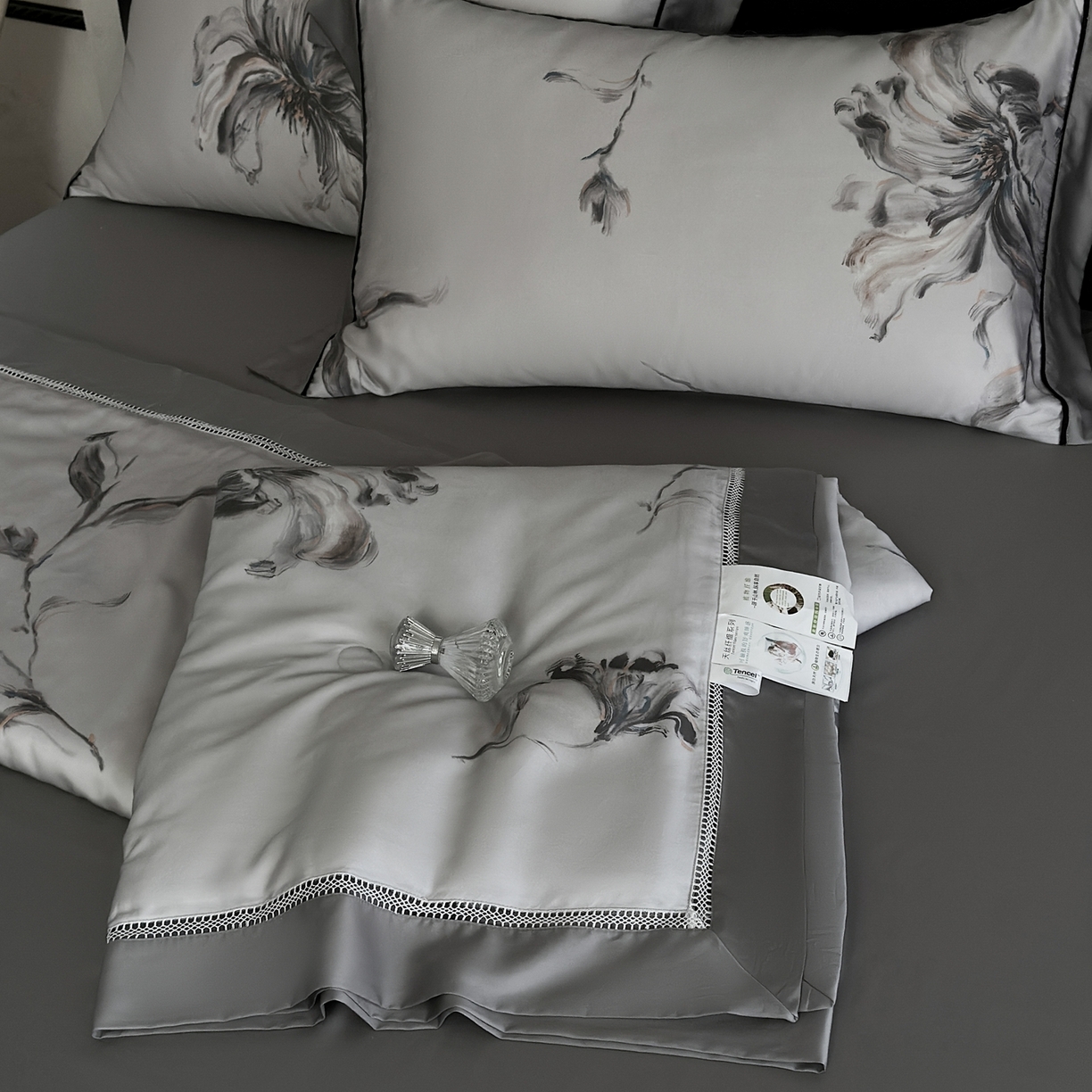 91家纺网 家纺一手货源 找家纺 娇逸家居 2026新款60s天丝数码印花夏被夏凉被空调被四件套 疏影