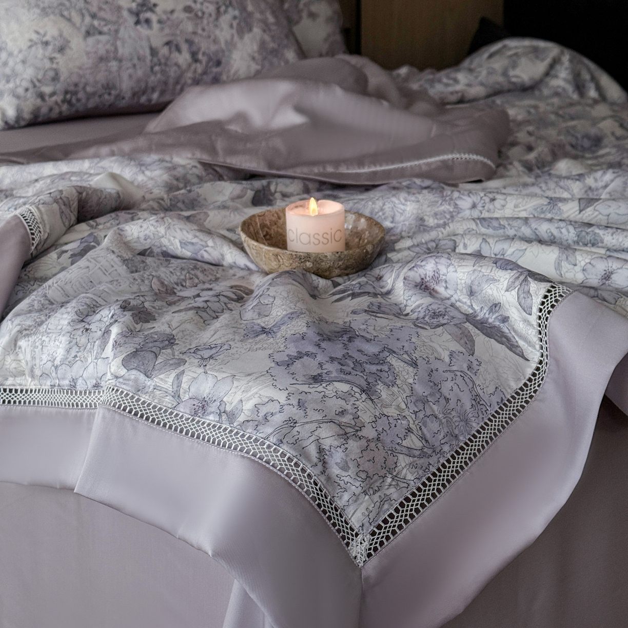 91家纺网 家纺一手货源 找家纺 娇逸家居 2026新款60s天丝数码印花夏被夏凉被空调被四件套 棠莳