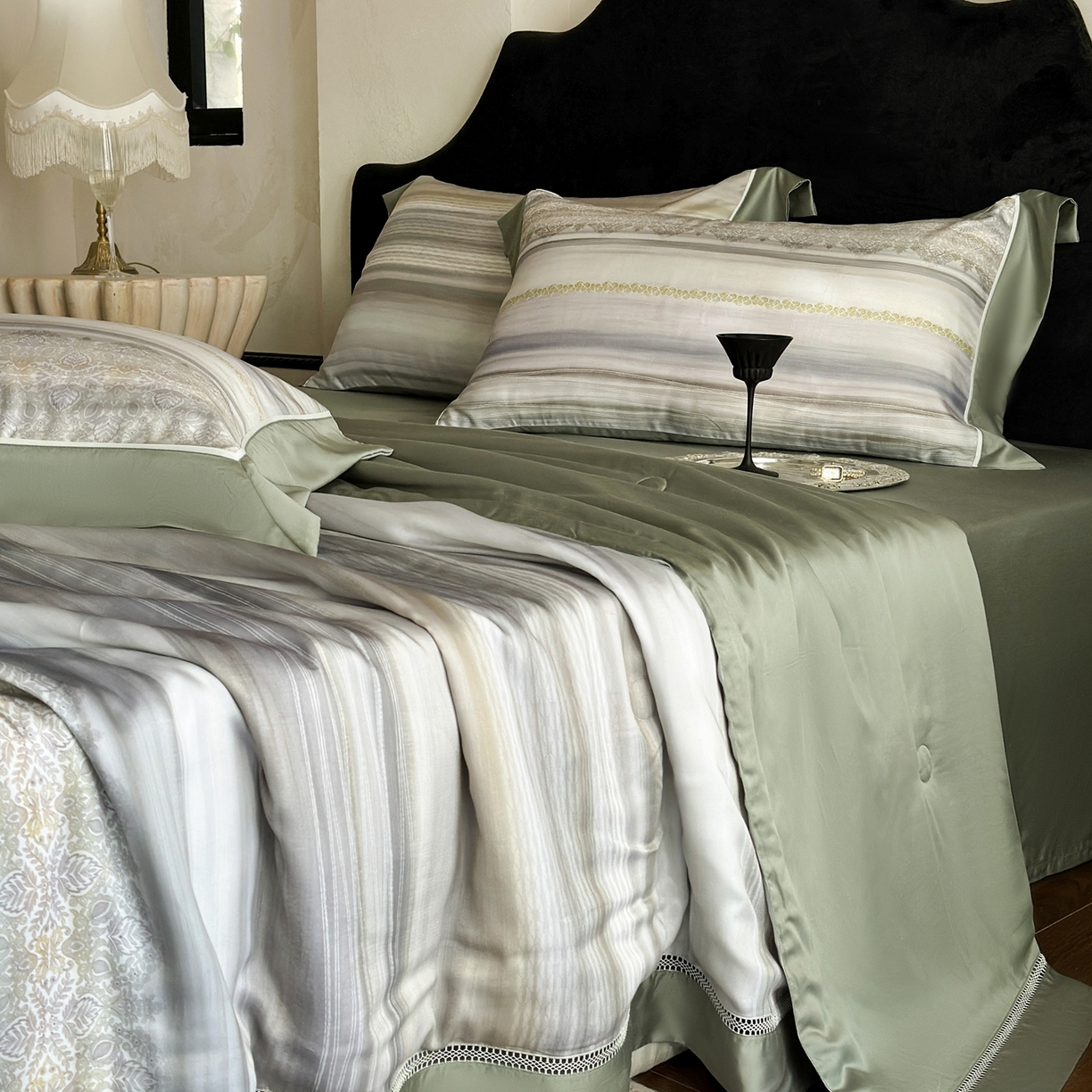 91家纺网 家纺一手货源 找家纺 娇逸家居 2026新款60s天丝数码印花夏被夏凉被空调被四件套 汀简