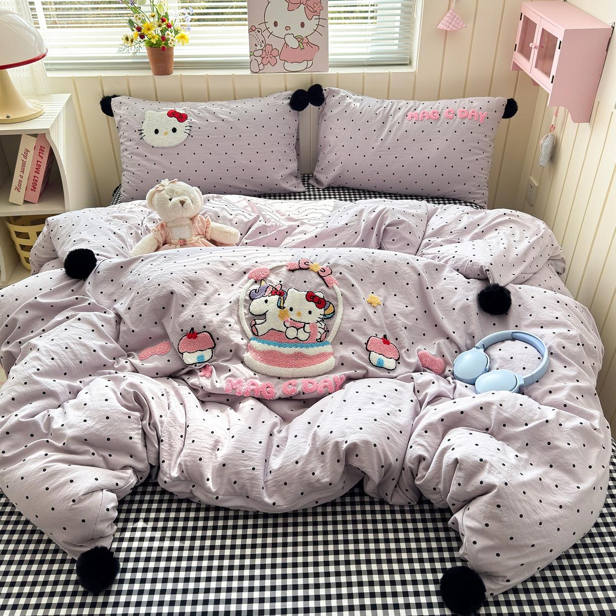 91家纺网 家纺一手货源 找家纺 优选 2026新款小红书热款毛球混搭风毛巾绣床上用品四件套韩版学生三件套 幸运加马-紫格