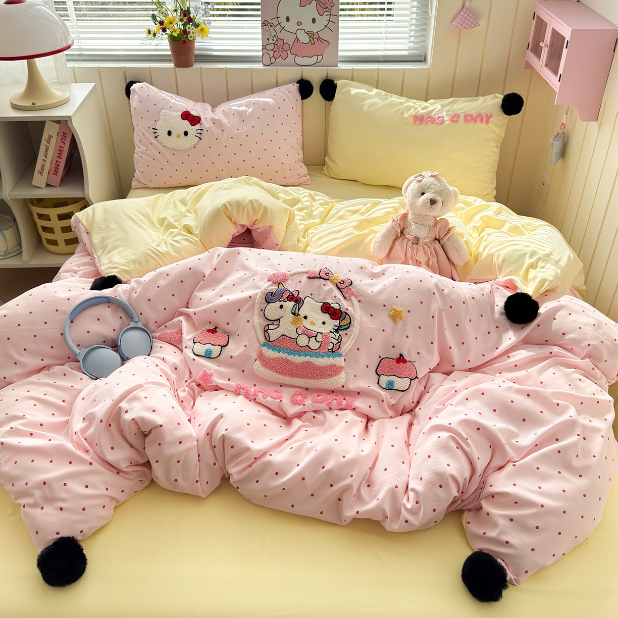 优选 2026新款小红书热款毛球混搭风毛巾绣床上用品四件套韩版学生三件套 幸运加马-粉黄