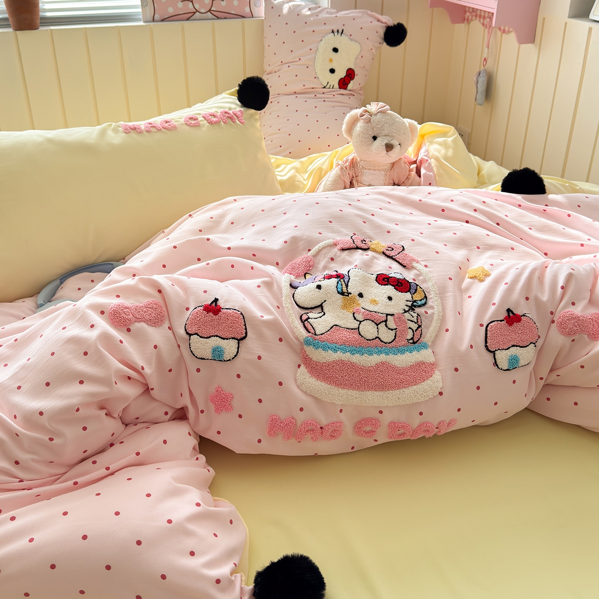 91家纺网 家纺一手货源 找家纺 优选 2026新款小红书热款毛球混搭风毛巾绣床上用品四件套韩版学生三件套 幸运加马-粉黄