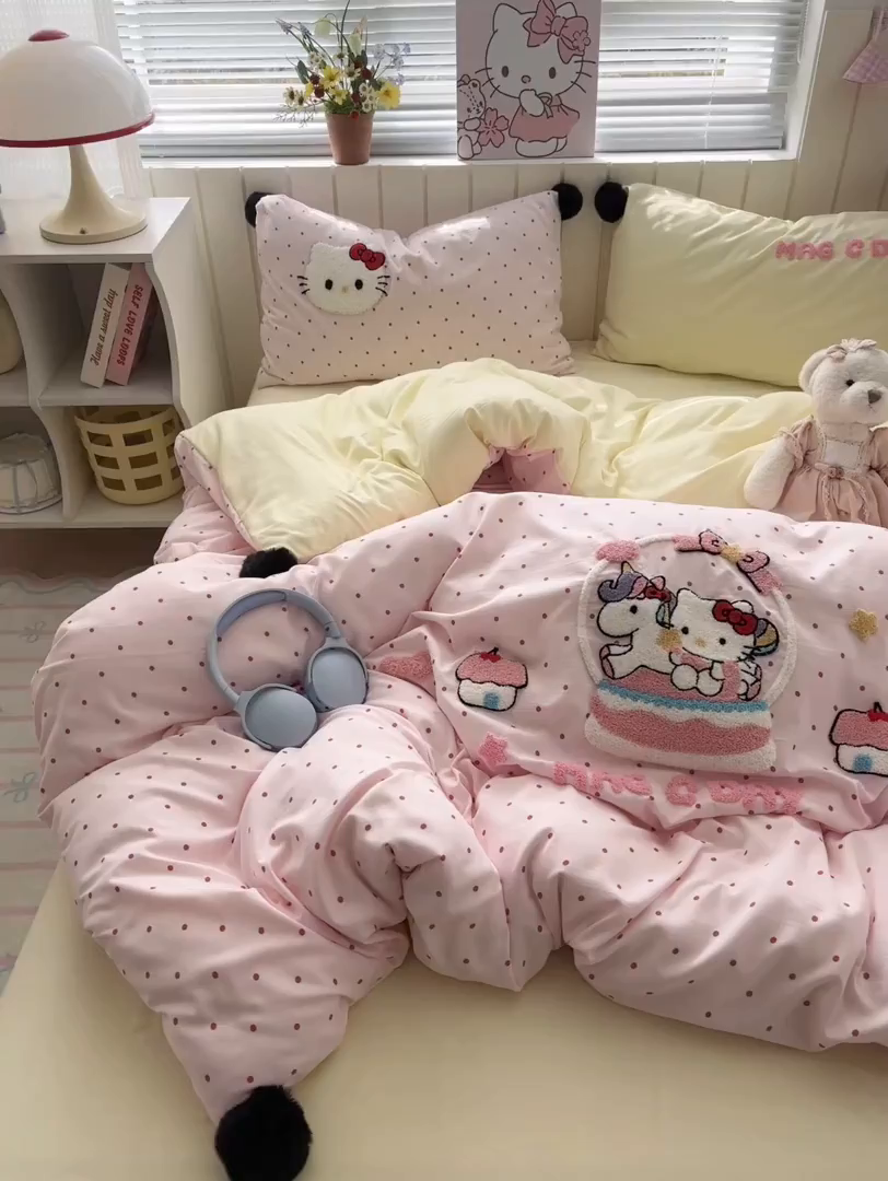 91家纺网 家纺一手货源 找家纺 优选 2026新款小红书热款毛球混搭风毛巾绣床上用品四件套韩版学生三件套 幸运加马-粉黄