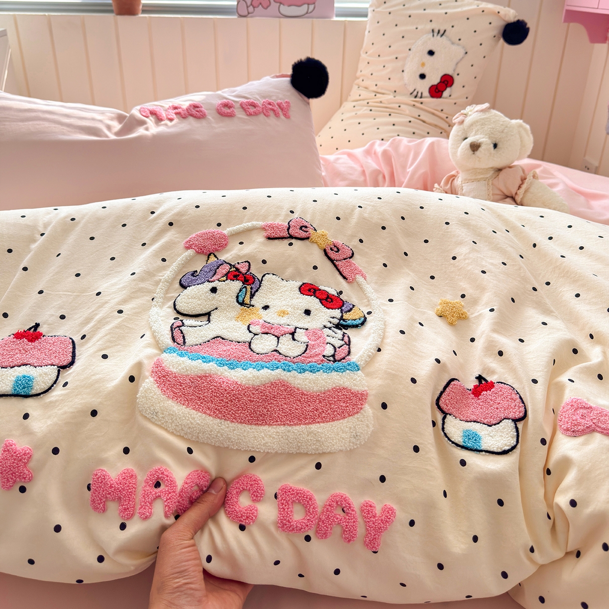 91家纺网 家纺一手货源 找家纺 优选 2026新款小红书热款毛球混搭风毛巾绣床上用品四件套韩版学生三件套 幸运加马-米粉