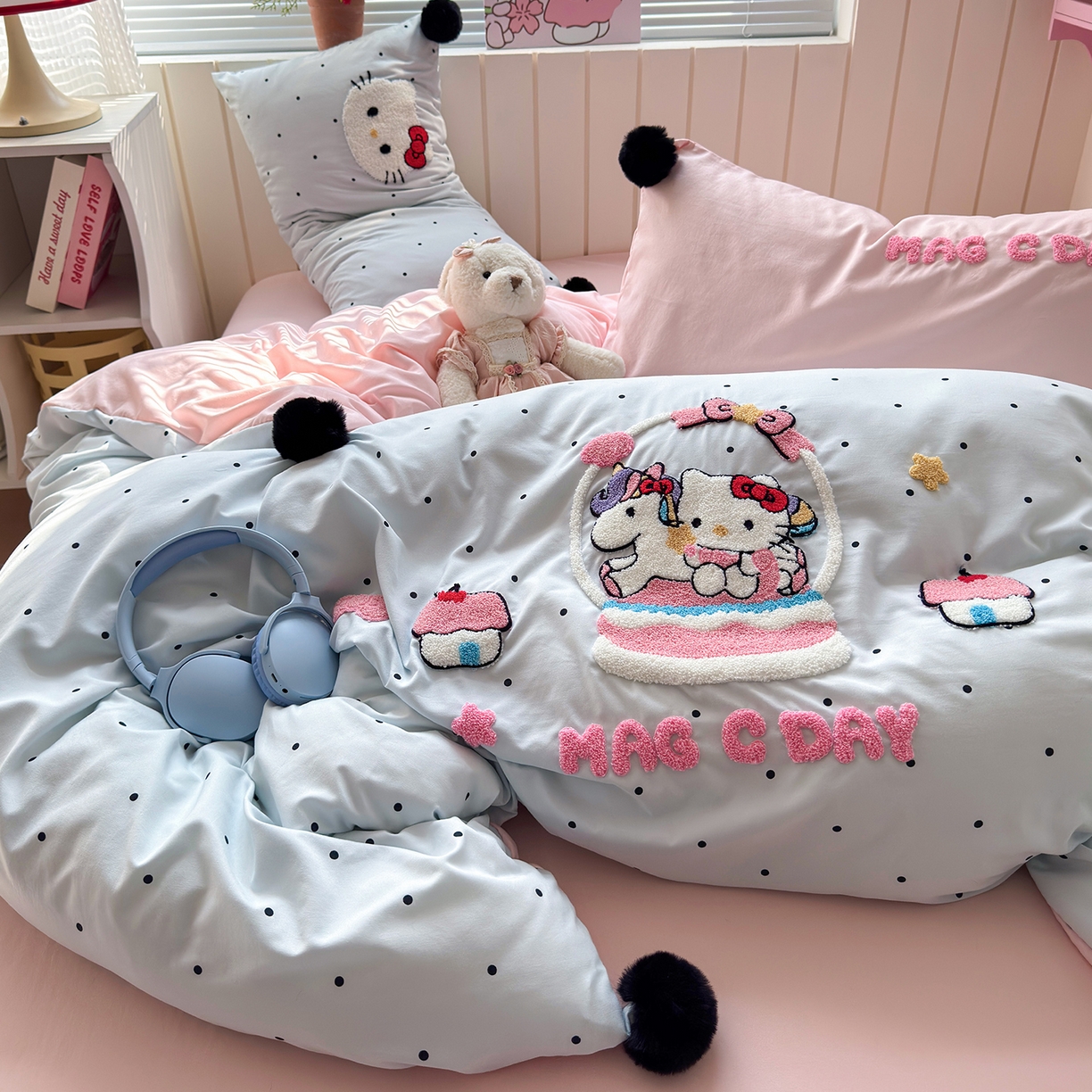 91家纺网 家纺一手货源 找家纺 优选 2026新款小红书热款毛球混搭风毛巾绣床上用品四件套韩版学生三件套 幸运加马-紫粉