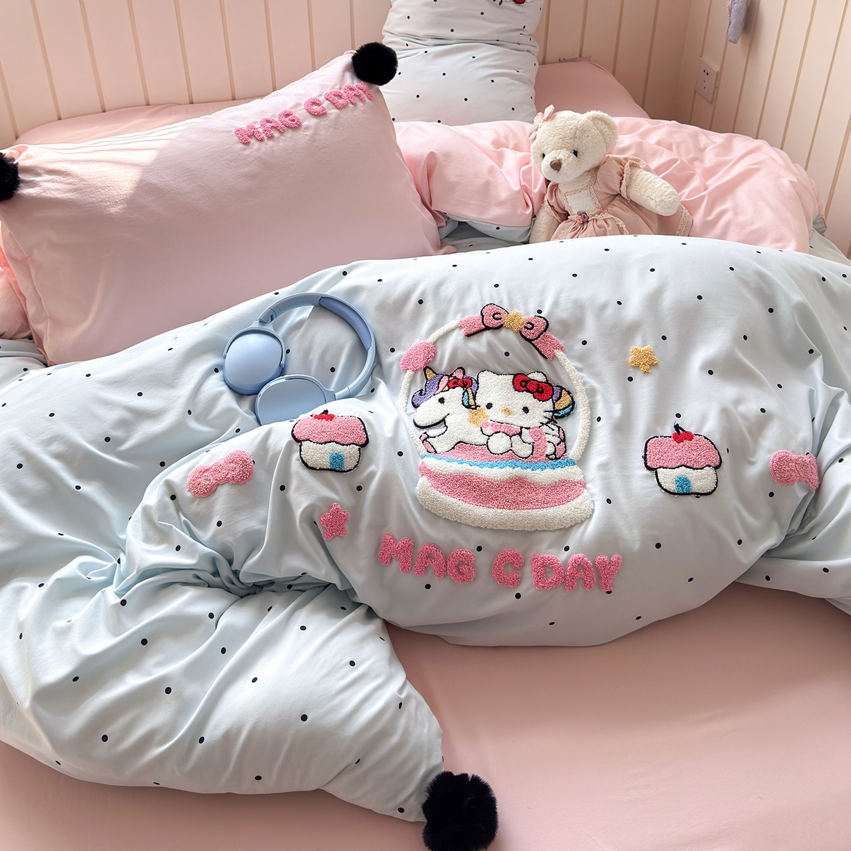 91家纺网 家纺一手货源 找家纺 优选 2026新款小红书热款毛球混搭风毛巾绣床上用品四件套韩版学生三件套 幸运加马-紫粉