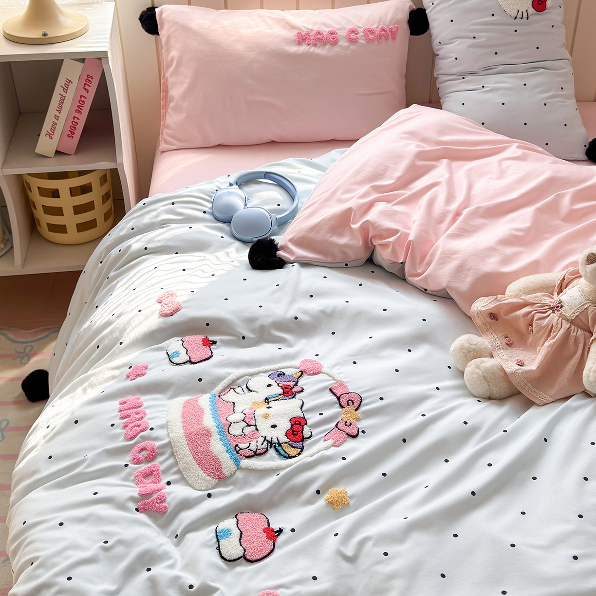 91家纺网 家纺一手货源 找家纺 优选 2026新款小红书热款毛球混搭风毛巾绣床上用品四件套韩版学生三件套 幸运加马-紫粉